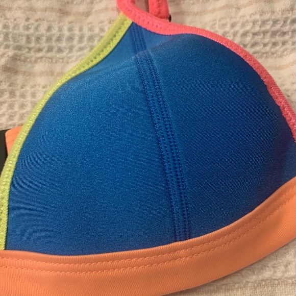 Triangle bikini top! Excellent. Condition Sz S - Picture 3 of 11